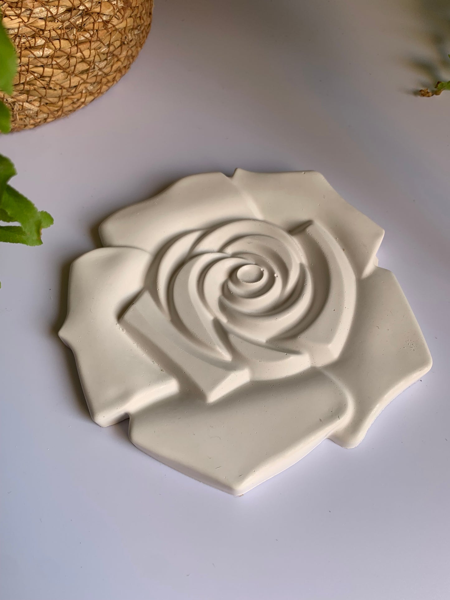 Plato de resina ecológica en forma de rosa – Plato Rosa Aplastada