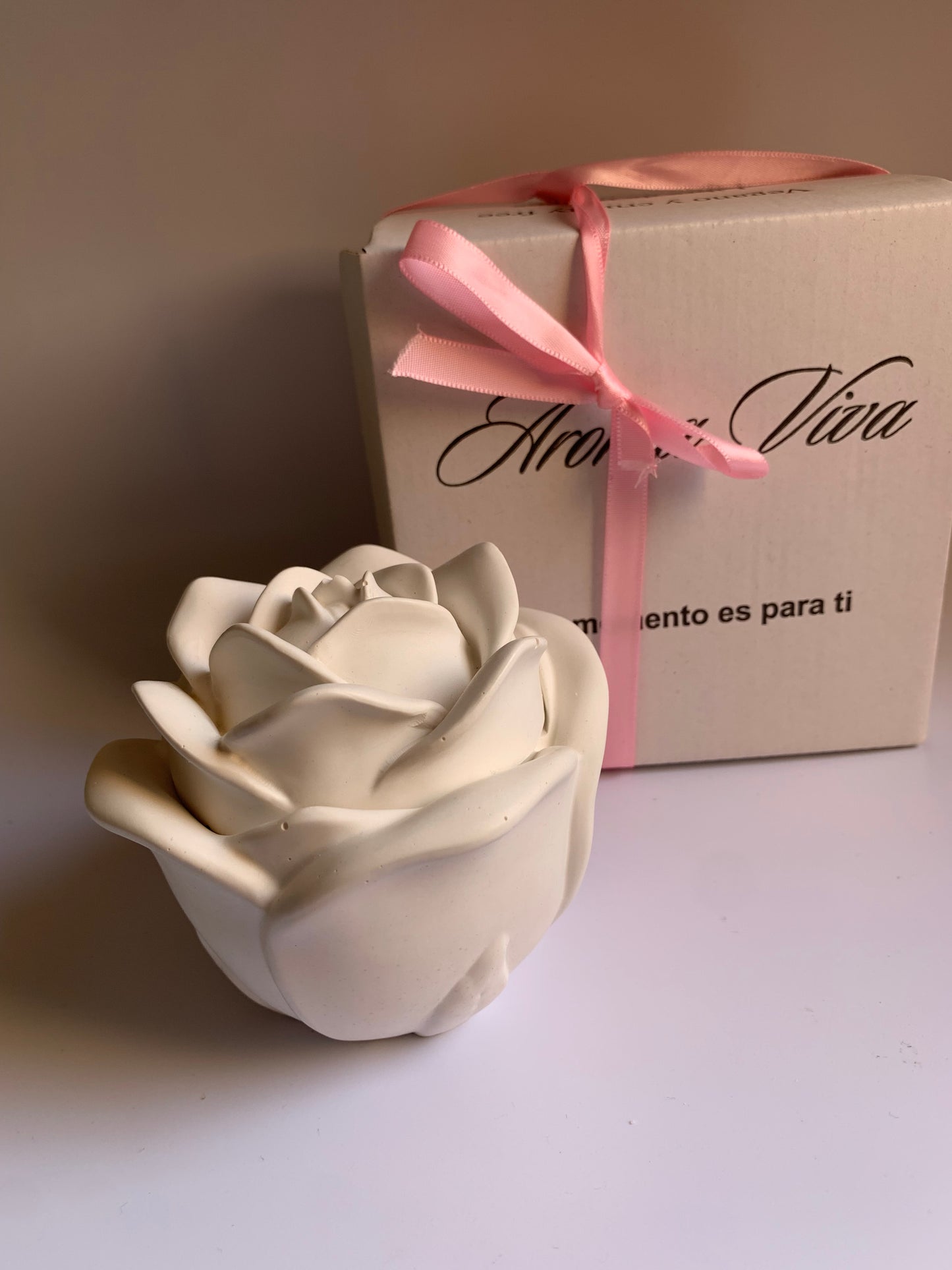 Vela aromática de soja artesanal Rosas y Ylang – Vela Rosa de Resina Ecológica