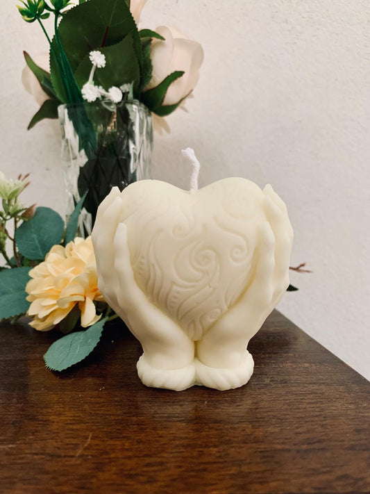 Vela de soja decorativa – manos con corazón